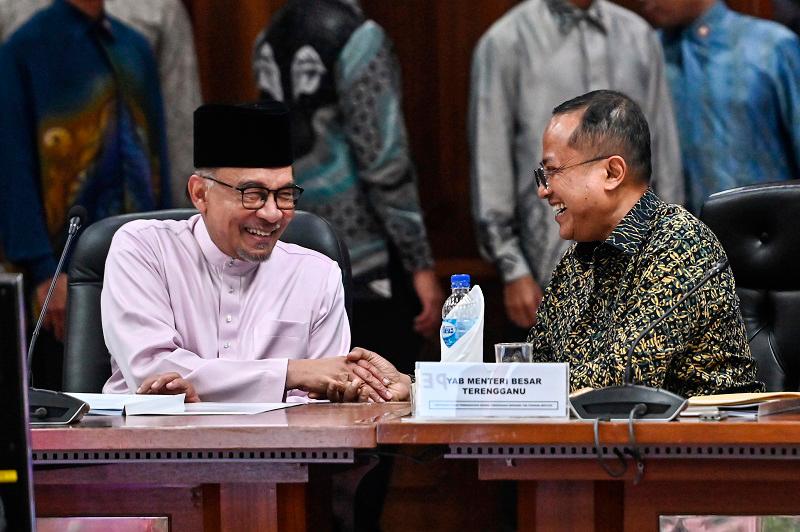 PM Anwar, Terengganu MB hold closed-door meeting