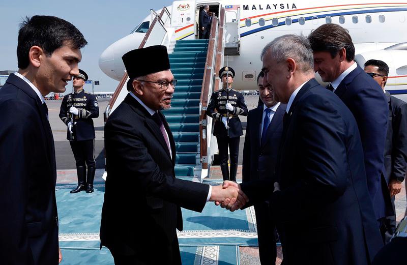 PM Anwar arrives in Uzbekistan for three-day official visit PM Anwar arrives in Uzbekistan for three-day official visit