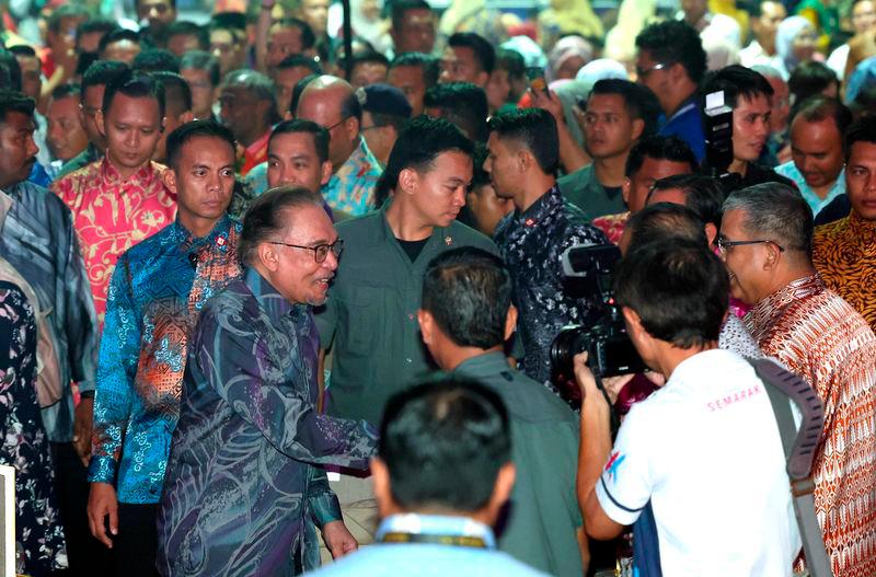 PM Anwar calls on youths to enhance, uphold unity PM Anwar calls on youths to enhance, uphold unity
