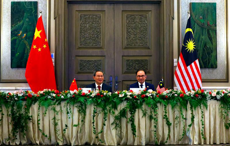 PM Anwar emphasises Malaysia views China’s relations through comprehensive strategic lens