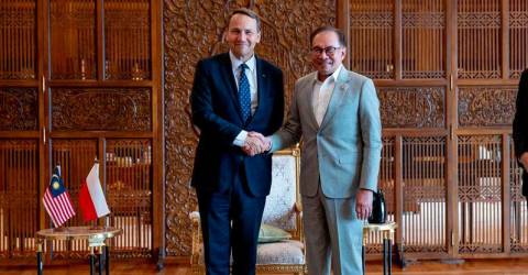 PM Anwar optimis lawatan Sikorski perkukuh kerjasama Malaysia-Poland PM Anwar optimis lawatan Sikorski perkukuh kerjasama Malaysia-Poland