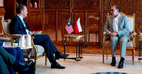 PM Anwar optimistic that Sikorski’s visit will strengthen M’sia-Poland cooperation PM Anwar optimistic that Sikorski’s visit will strengthen M’sia-Poland cooperation