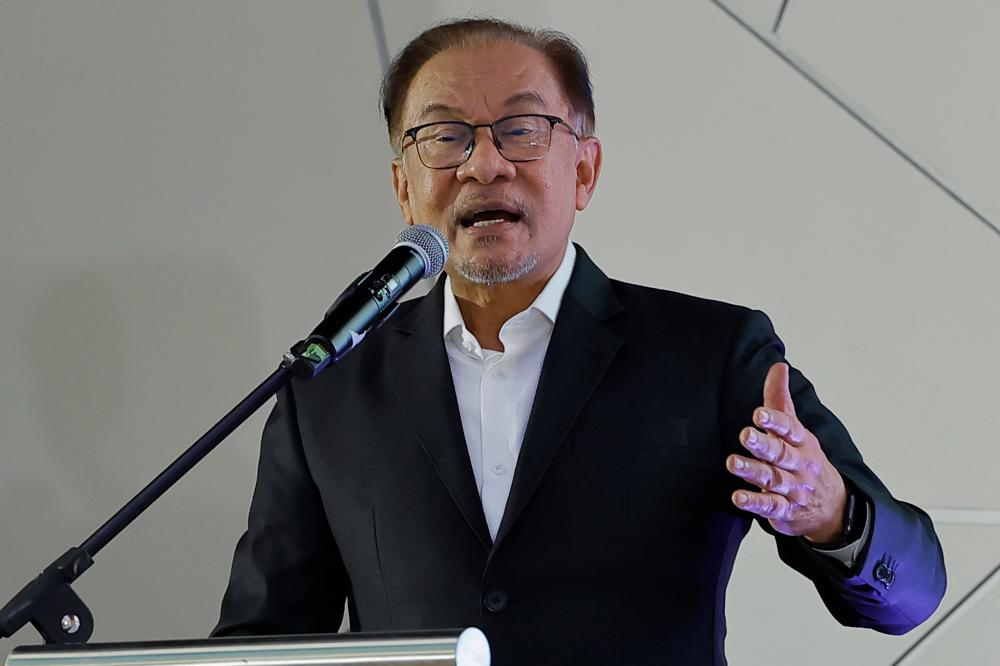 PM: Govt to continue focusing on tackling issues of poverty, dilapidated schools 