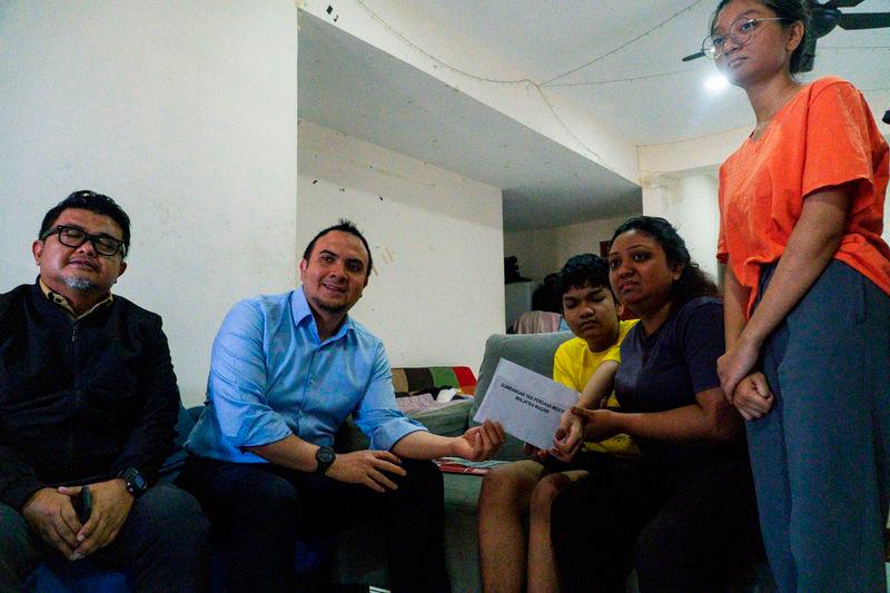 PM extends aid to Joselyn Dewi PM extends aid to Joselyn Dewi