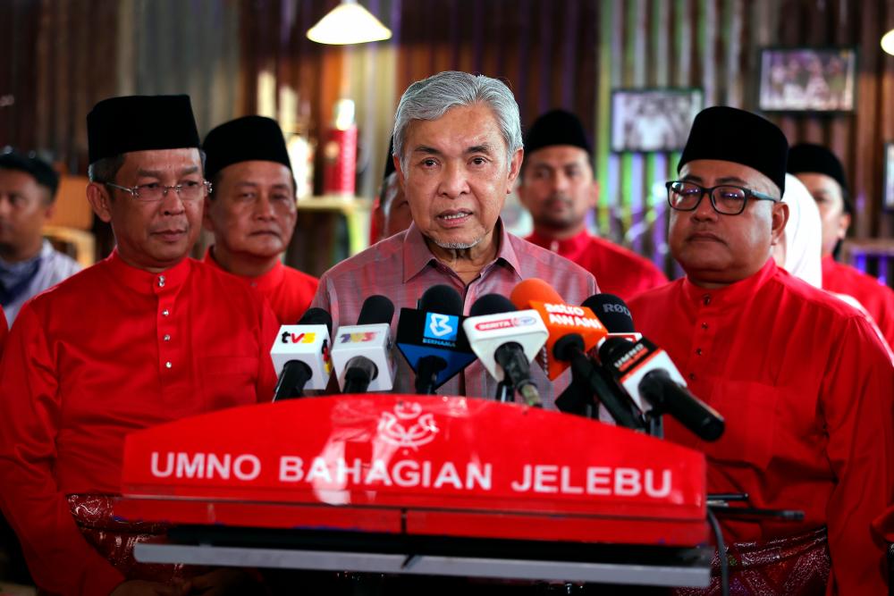PM has proved his earnestness in appreciating services of civil servants - Ahmad Zahid PM has proved his earnestness in appreciating services of civil servants - Ahmad Zahid