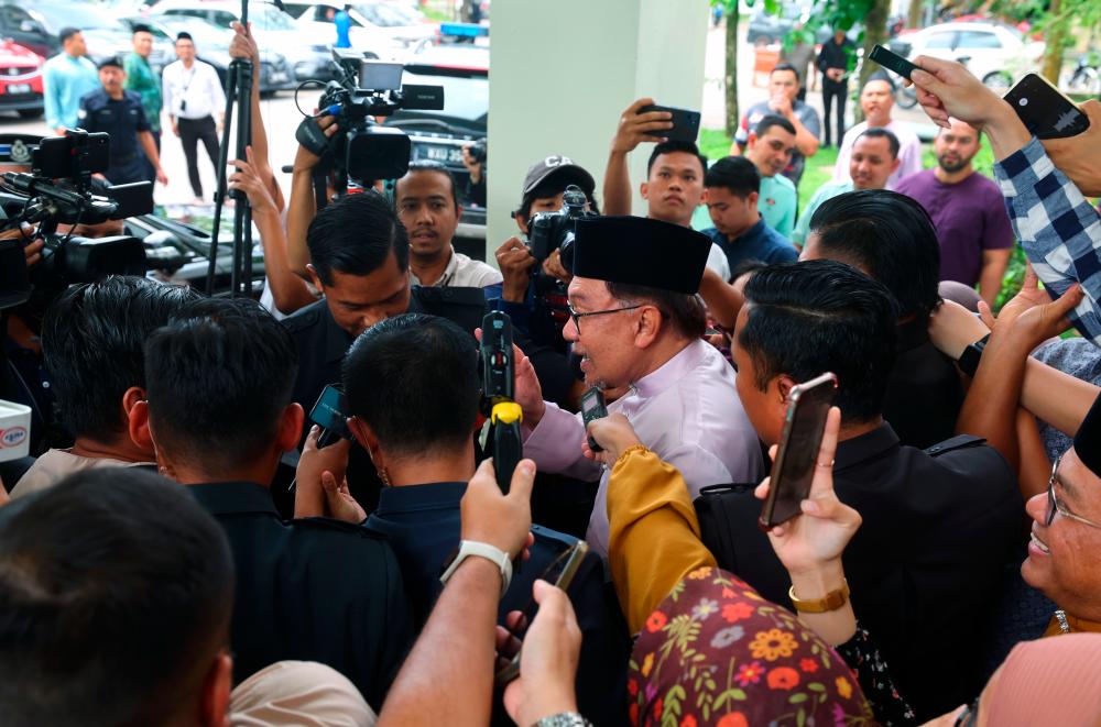 PM performs Friday prayer at Serdang Hospital