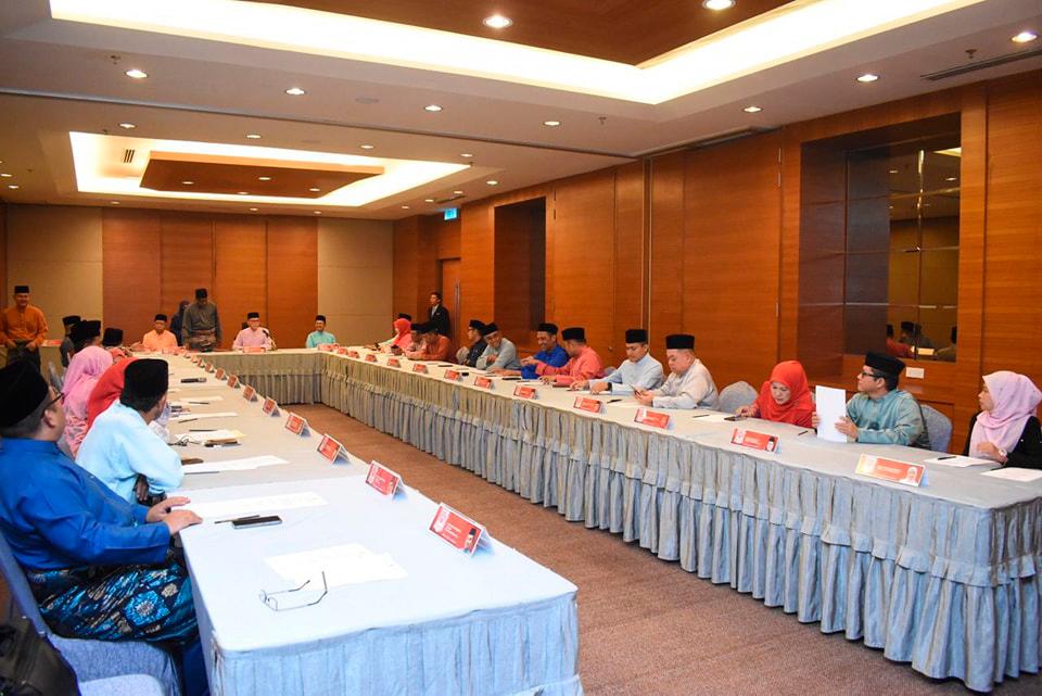 Pahang Umno appoints eight officers including five new committee chairmen Pahang Umno appoints eight officers including five new committee chairmen