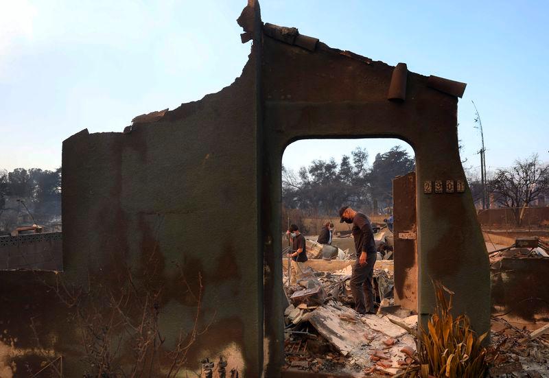 Paris Hilton among celebrities to lose homes in LA fires Paris Hilton among celebrities to lose homes in LA fires
