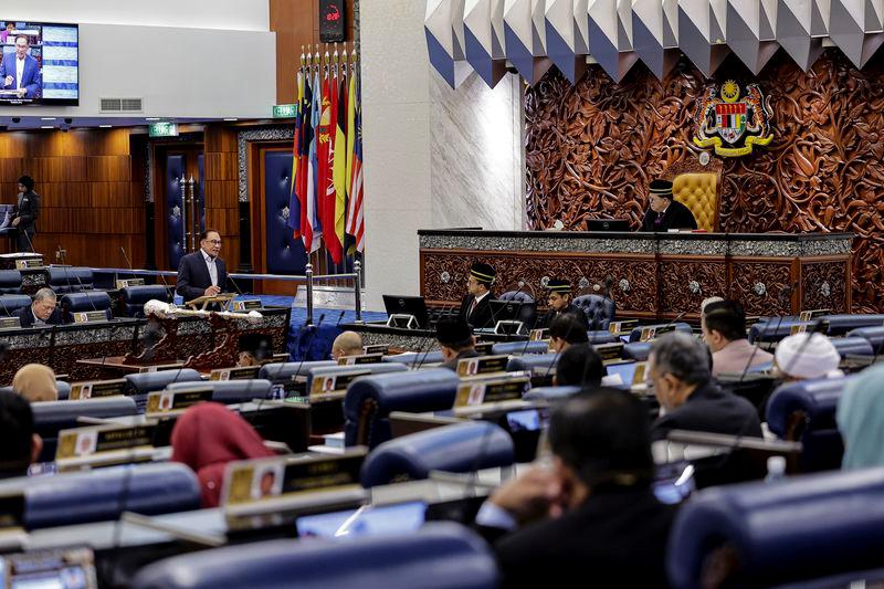 Parliament - Visa liberisation, UiTM enrolment, and ringgit value among key issues to be raised today 