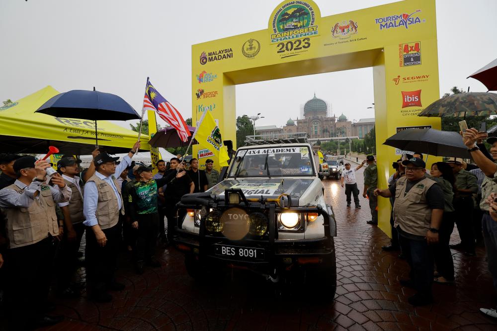 Pegawai penyiasat: Najib pindah wang daripada akaun peribadi ke akaun lain dianggap kesalahan AMLA 