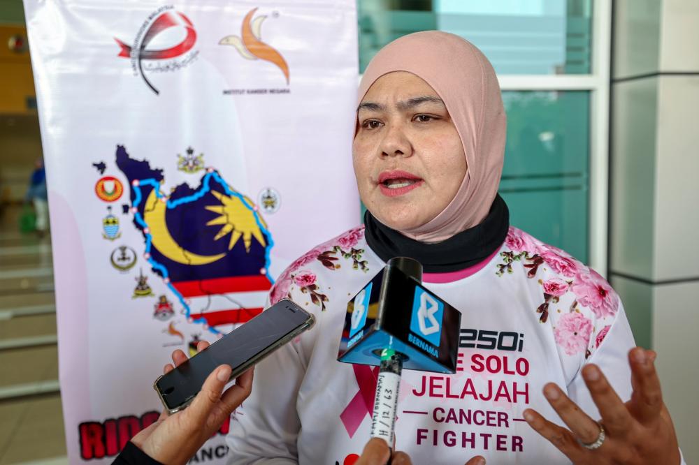 Pejuang kanser payudara lakukan kembara motosikal solo kumpul dana