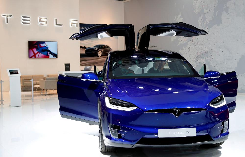 Pelaburan Tesla, AWS dijangka bawa limpahan ekonomi, wujudkan pekerjaan berkualiti tinggi