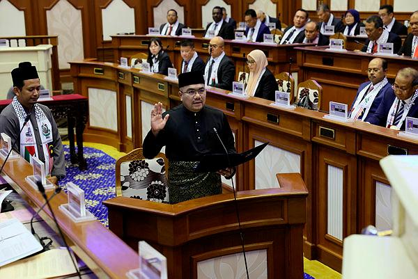 Pelangai Assemblyman takes oath of office Pelangai Assemblyman takes oath of office