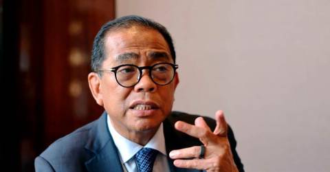 Pemain industri tempatan digesa guna teknologi AI dalam sektor ketenteraan - Khaled