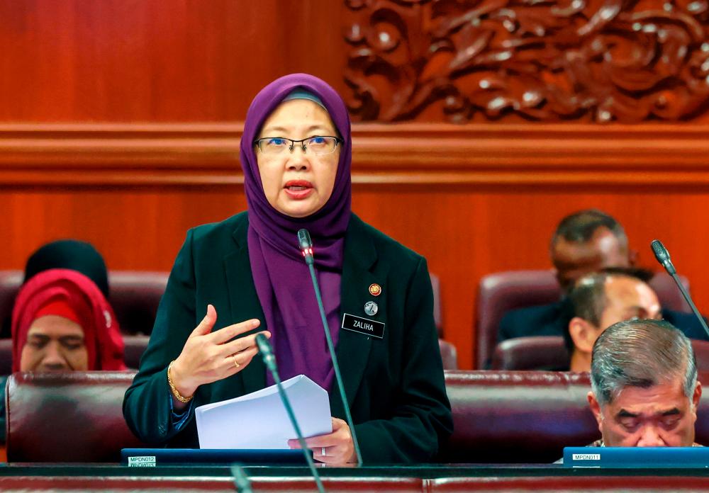 Pemakaian pelitup muka dalam pengangkutan awam, fasiliti kesihatan tidak lagi wajib berkuat kuasa 5 Julai Pemakaian pelitup muka dalam pengangkutan awam, fasiliti kesihatan tidak lagi wajib berkuat kuasa 5 Julai