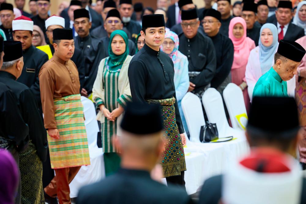 Pemangku Raja Pahang sempurnakan penyampaian Darjah, Pingat kepada 166 penerima