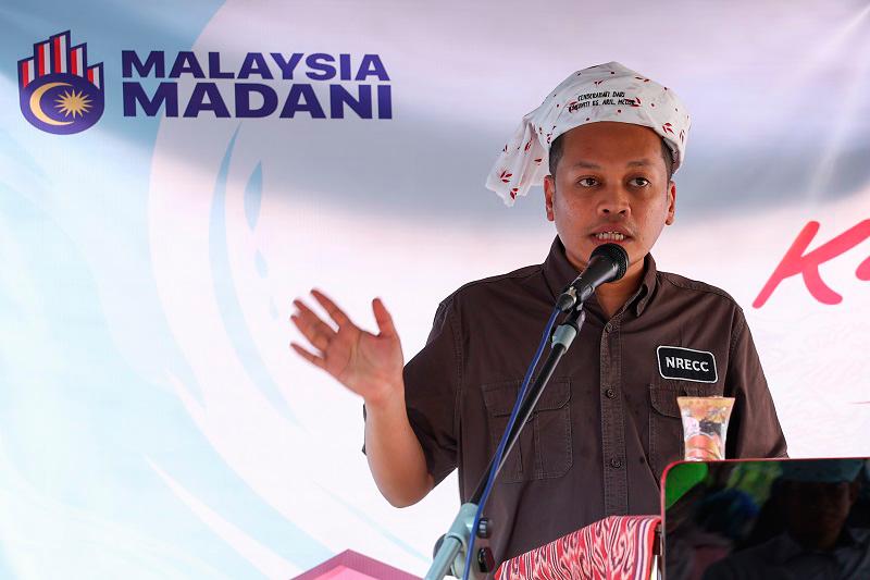 Pembinaan terminal baharu LTSIP fasa dua dilaksanakan serta-merta - Nik Nazmi Pembinaan terminal baharu LTSIP fasa dua dilaksanakan serta-merta - Nik Nazmi
