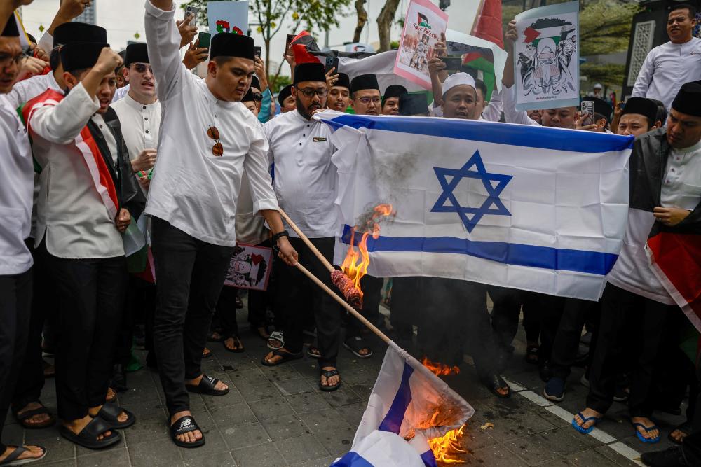 Pemuda Umno hantar surat bantah kezaliman rejim Israel kepada Kementerian Luar Isnin ini Pemuda Umno hantar surat bantah kezaliman rejim Israel kepada Kementerian Luar Isnin ini