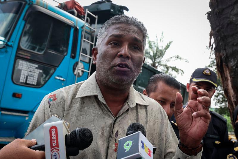 Penang KPDN held man buying petrol to smuggle to neighbouring country Penang KPDN held man buying petrol to smuggle to neighbouring country