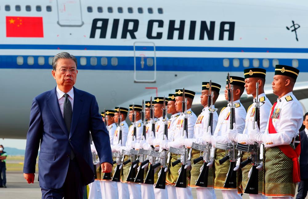Penggubal undang-undang tertinggi China tiba untuk lawatan rasmi ke Malaysia Penggubal undang-undang tertinggi China tiba untuk lawatan rasmi ke Malaysia