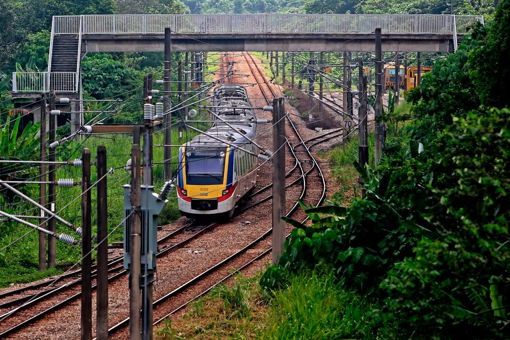 Perkhidmatan Komuter Lembah Klang, ETS alami gangguan akibat kren tumbang Perkhidmatan Komuter Lembah Klang, ETS alami gangguan akibat kren tumbang
