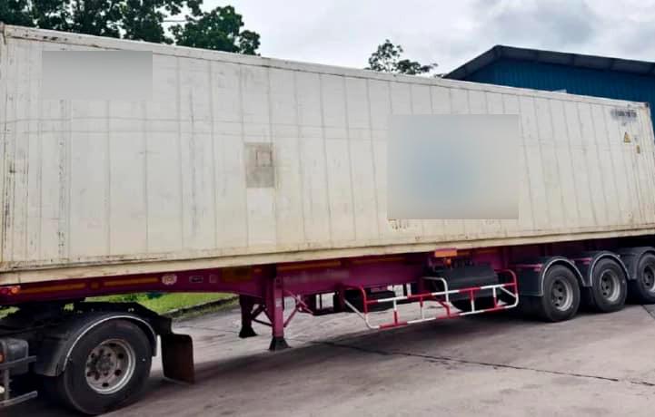 Perlis Customs instructs trailer carrying Israeli shipping  container to turn back from entering state