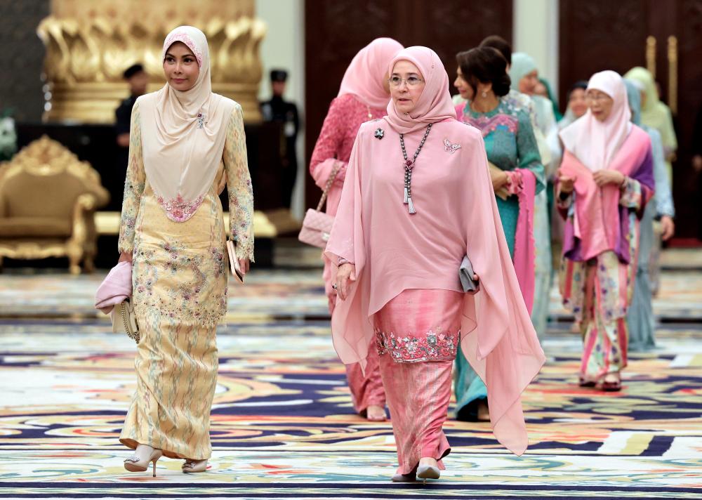 Permaisuri Agong berkenan ke Majlis Santapan Hi-Tea di Istana Negara Permaisuri Agong berkenan ke Majlis Santapan Hi-Tea di Istana Negara