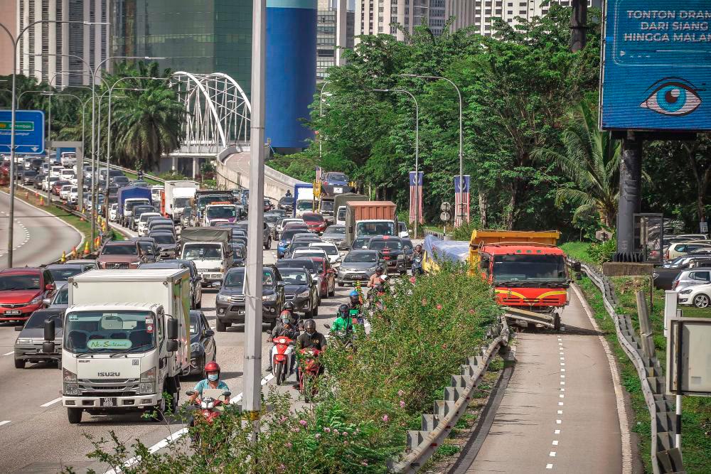 Persatuan Lori jongket minta kerajaan kemas kini garis panduan had berat muatan