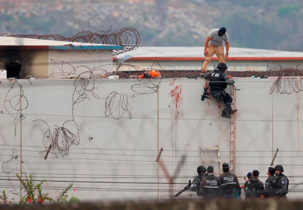 Philippine prison gang fight leaves 1 dead, 9 injured