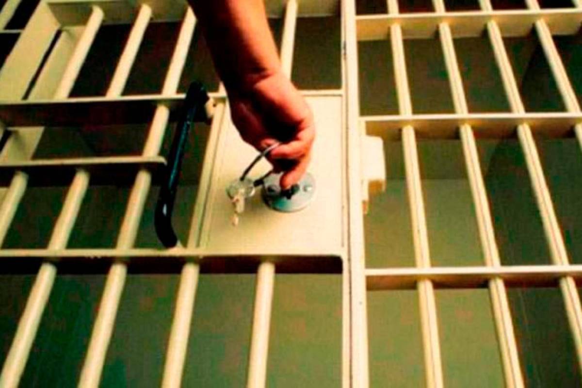 Physical sexual assault on stepdaughter: Restaurant worker jailed five years, whipping Physical sexual assault on stepdaughter: Restaurant worker jailed five years, whipping