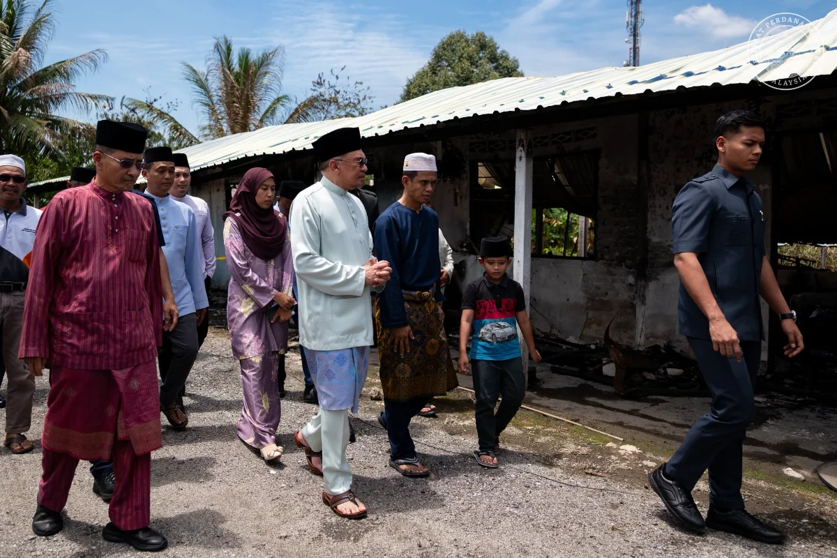 Plight of two families in Banting fire draws PM Anwar's attention