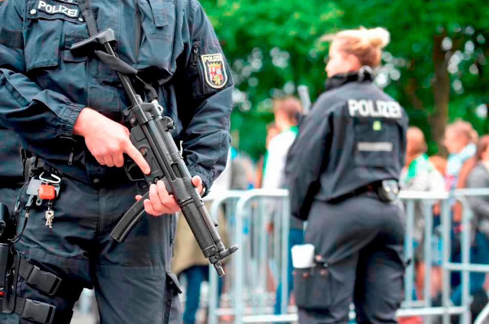 Police in Germany’s Cologne shoot knife-wielding teen in street Police in Germany’s Cologne shoot knife-wielding teen in street