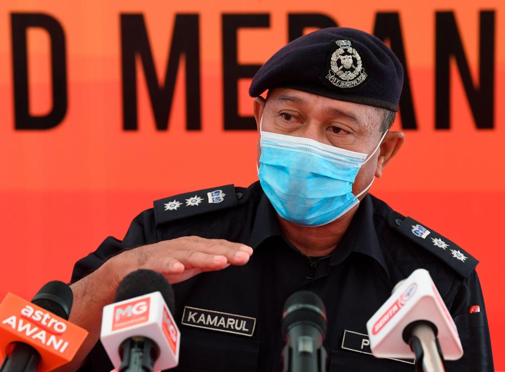 Police on the hunt for MPV driver who rammed through roadblocks, toll booths in Sepang Police on the hunt for MPV driver who rammed through roadblocks, toll booths in Sepang