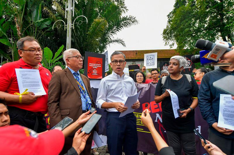 Political, racial issues should not be intertwined with tourism promotion efforts - Tiong Political, racial issues should not be intertwined with tourism promotion efforts - Tiong