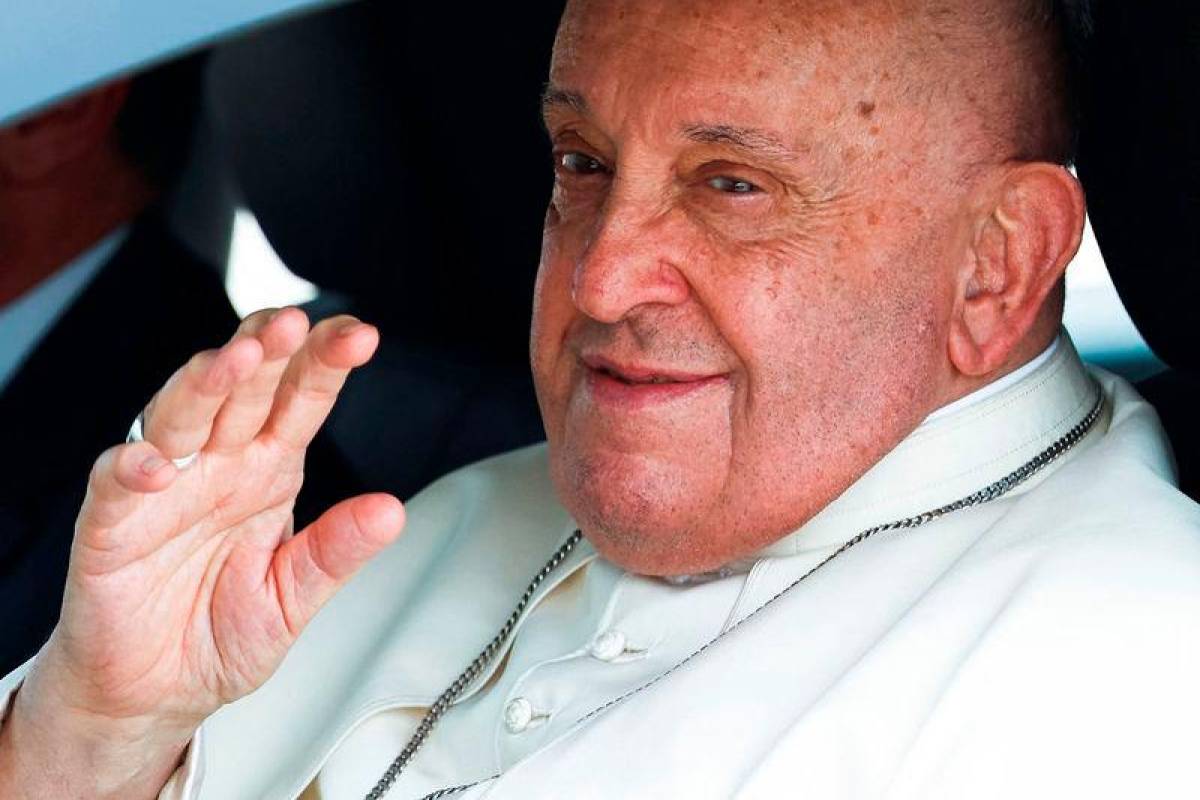 Pope heads to Indonesia, first stop in four-nation tour Pope heads to Indonesia, first stop in four-nation tour