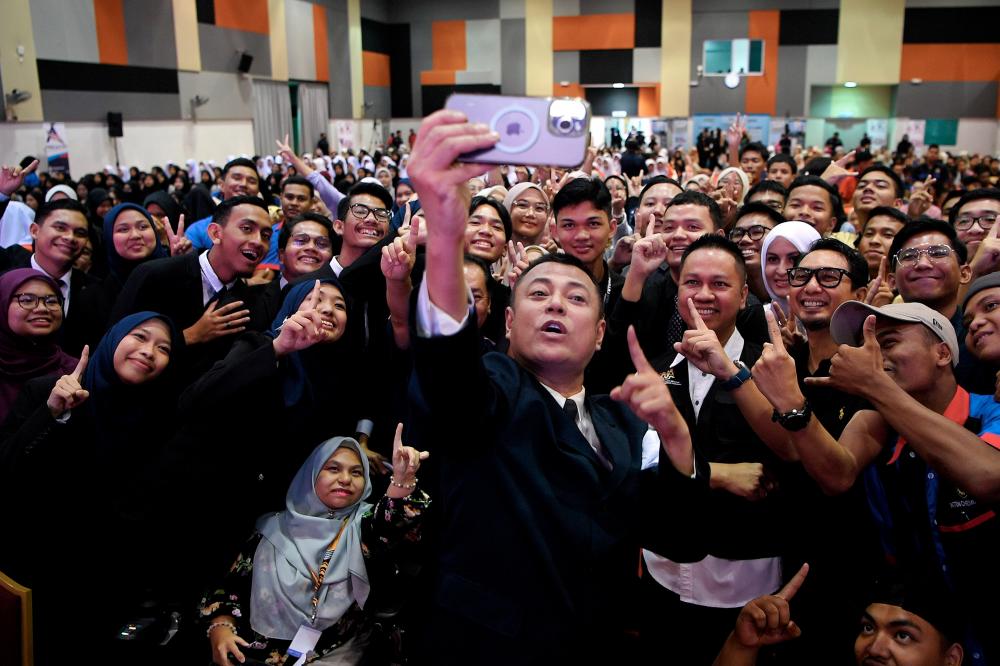 Prof Mohammad Agus: Madani Icons Roadshow to universities are not for politics