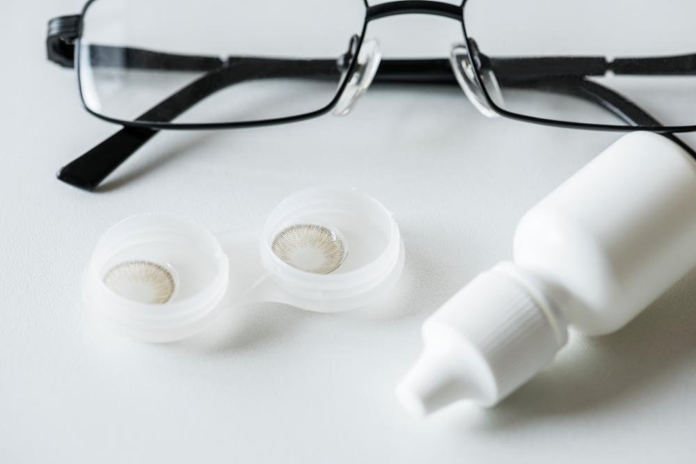 Pros and cons of wearing contact lenses Pros and cons of wearing contact lenses