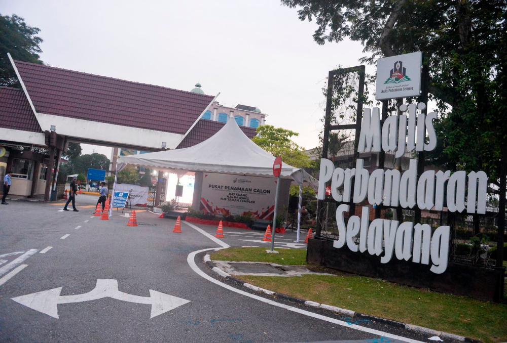 Pusat Penamaan Calon PRN enam negeri, PRK Kuala Terengganu dibuka tepat 9 pagi ini Pusat Penamaan Calon PRN enam negeri, PRK Kuala Terengganu dibuka tepat 9 pagi ini
