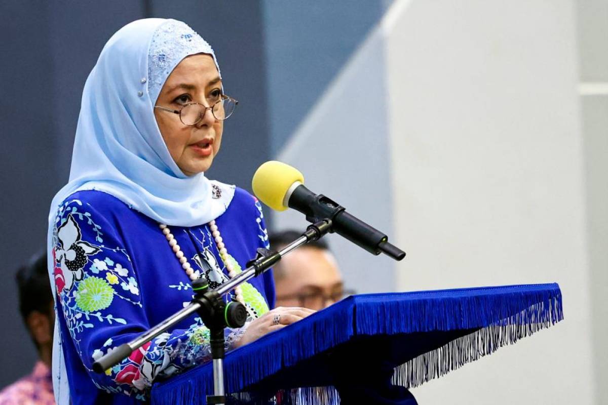 Queen attends UTM Royal Intellectual Forum in Johor
