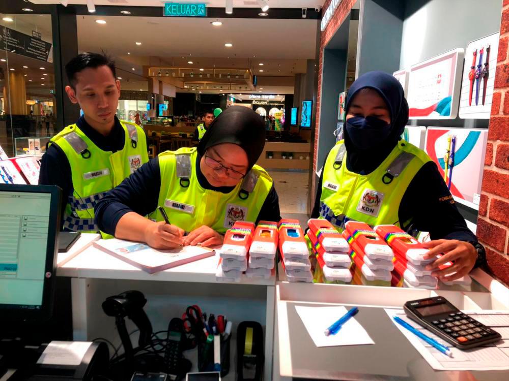 Questions raised over seizure of ‘Rainbow’ watches Questions raised over seizure of ‘Rainbow’ watches