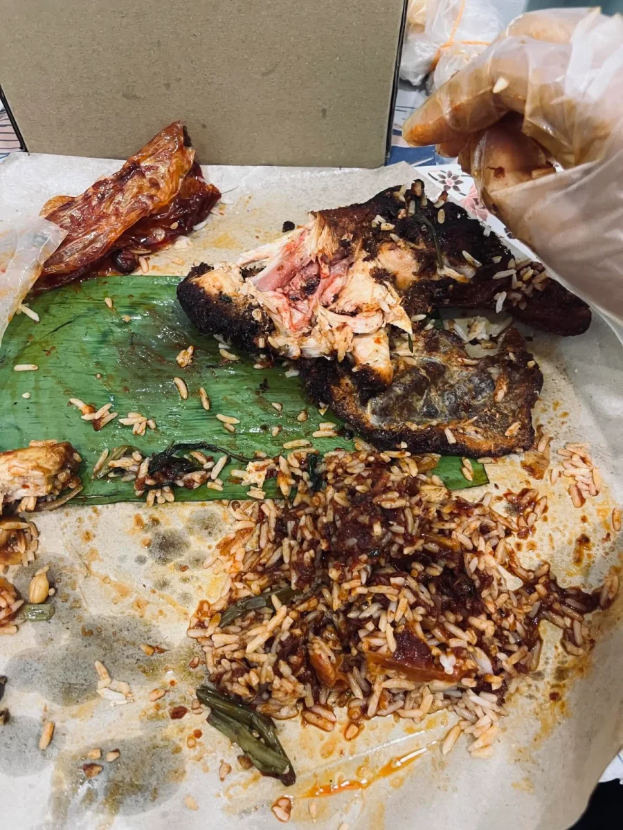 RM16 nasi lemak with "bloody" fried chicken from Alor Gajah Ramadan bazaar leaves M'sian disappointed RM16 nasi lemak with "bloody" fried chicken from Alor Gajah Ramadan bazaar leaves M'sian disappointed