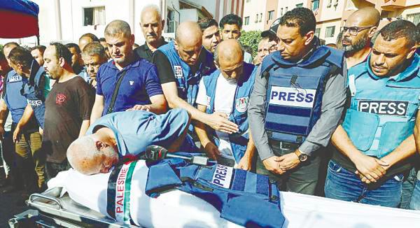 Recognising achievements, dedication of journalists