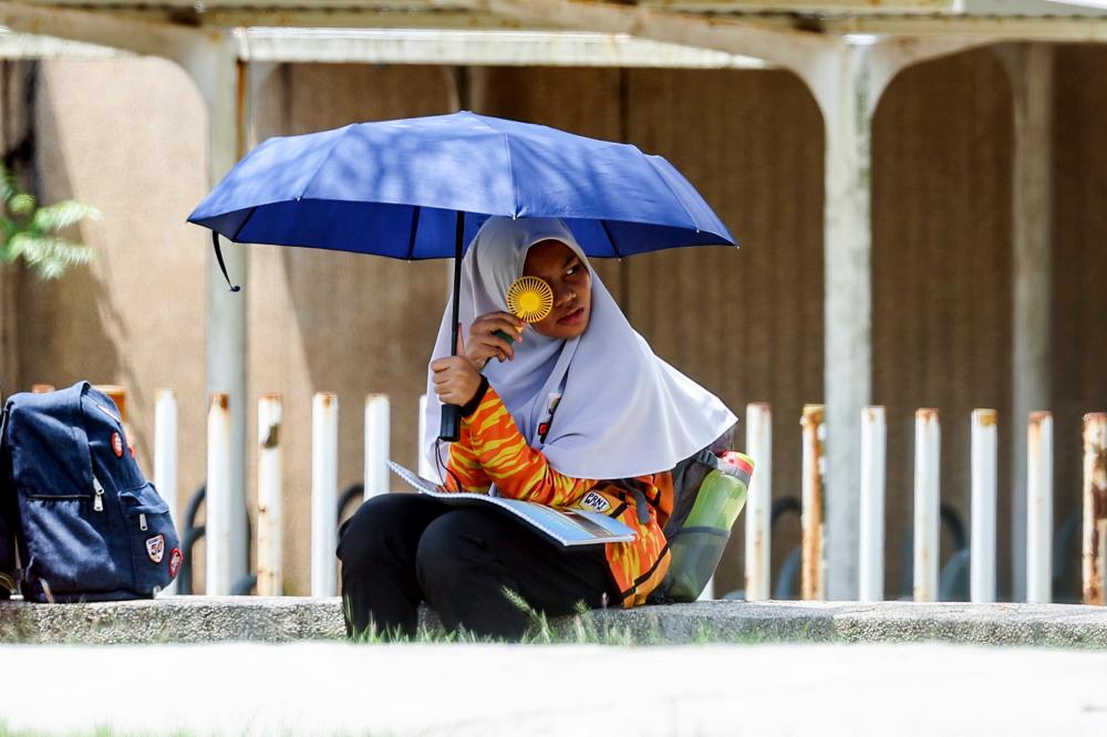 Religious school students in Johor can wear sports uniform to school Religious school students in Johor can wear sports uniform to school