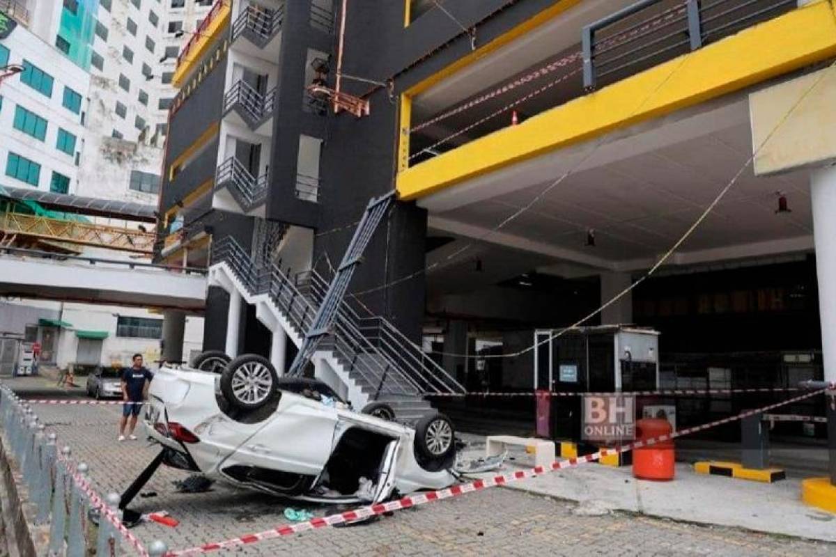 Remaja cedera kereta terjunam dari tingkat satu Terminal One