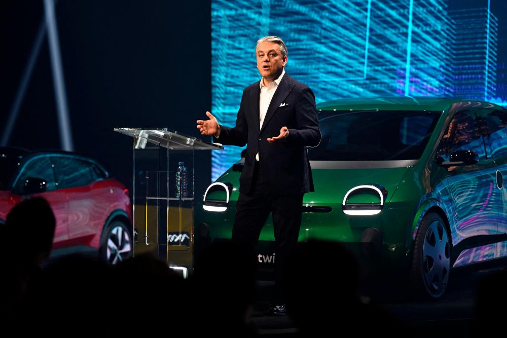 Renault tries to lure investment for new electric car unit Renault tries to lure investment for new electric car unit