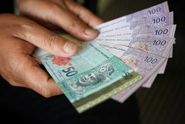 Ringgit gains on softer US yields, regional positioning