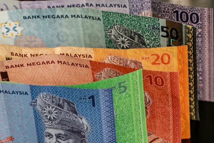 Ringgit opens lower as US dollar gains on easing risks