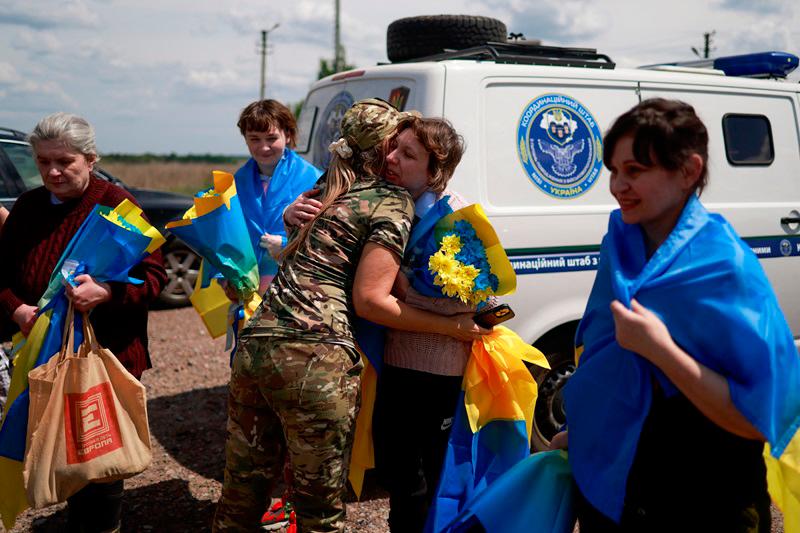 Russia, Ukraine exchange prisoners of war Russia, Ukraine exchange prisoners of war