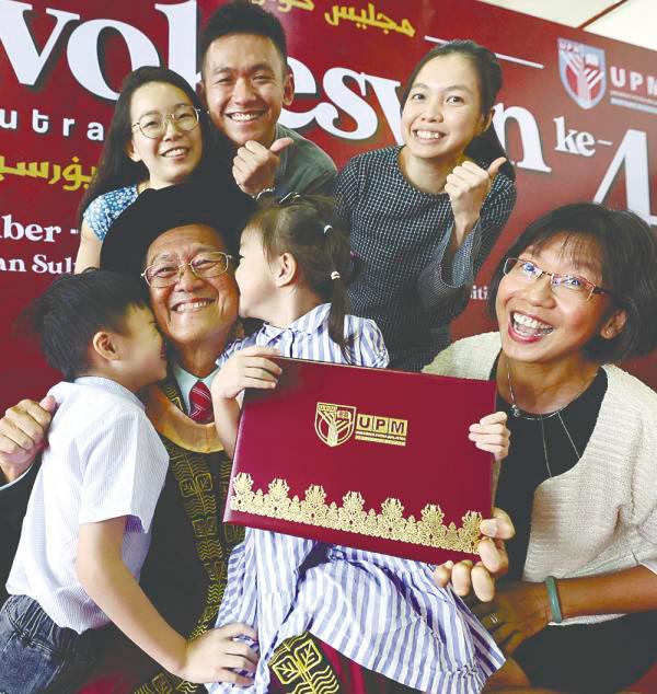 SPM students urged to apply for Khazanah scholarships