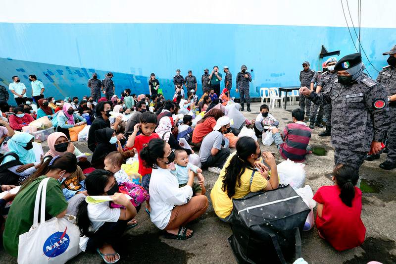 Sabah Immigration repatriates 417 undocumented Filipino migrants Sabah Immigration repatriates 417 undocumented Filipino migrants